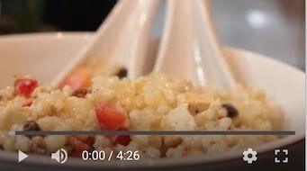 228YT 228. Sałatka ryżowa z ananasem i wędzonym tofu   bezglutenowa kuchnia wegańska  | Atelier Smaku