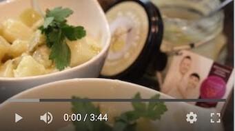 229YT 229. Sałatka ziemniaczana z kiszonym ogórkiem   bezglutenowa kuchnia wegańska  | Atelier Smaku